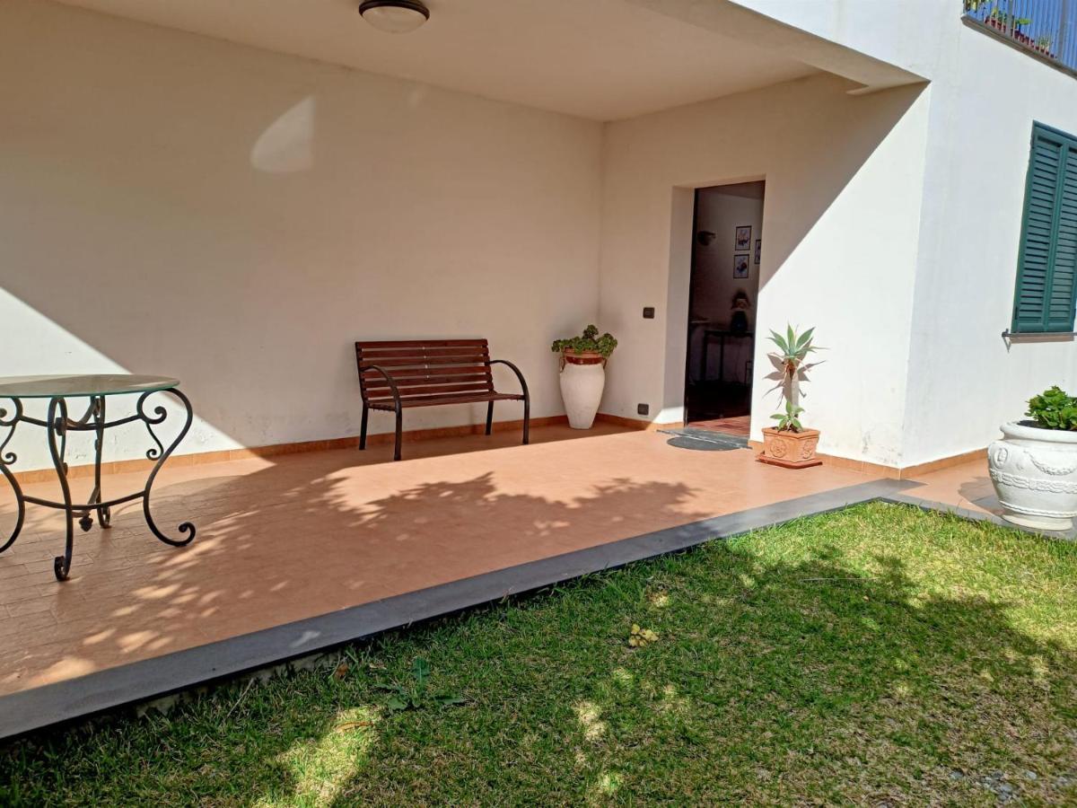 A Nespulara Acomodação com café da manhã Galati Marina Exterior foto
